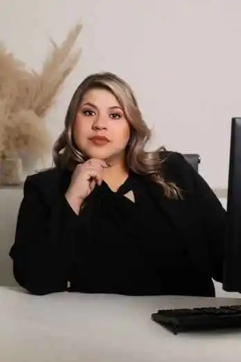 Dra. Karine Paulino - Advogada